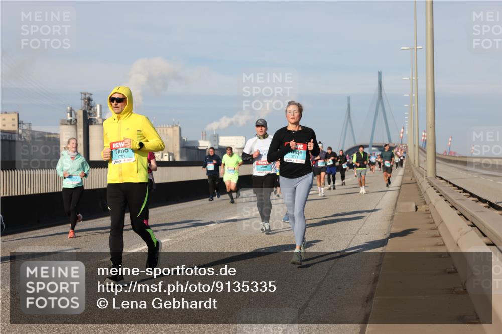 03.10.2025 - Köhlbrandbrückenlauf Lena Gebhardt http://msf.ph/oto/9135335 03.10.2025 09:53:29 Position 2 1701, 3711 meine-sportfotos.de