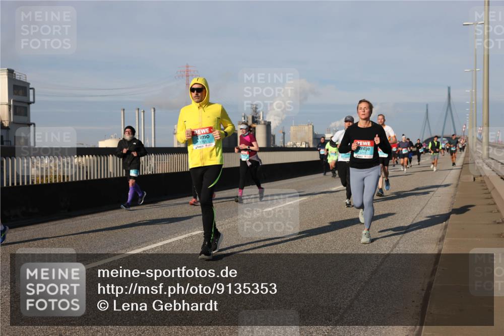 03.10.2025 - Köhlbrandbrückenlauf Lena Gebhardt http://msf.ph/oto/9135353 03.10.2025 09:53:30 Position 2 1701, 3711 meine-sportfotos.de