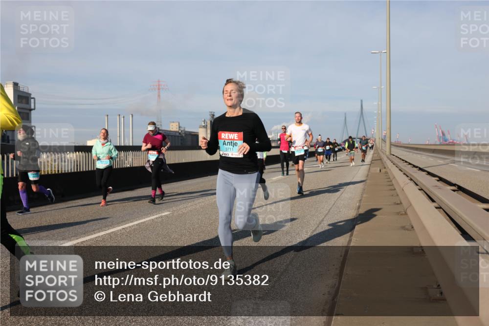 03.10.2025 - Köhlbrandbrückenlauf Lena Gebhardt http://msf.ph/oto/9135382 03.10.2025 09:53:31 Position 2 3711 meine-sportfotos.de