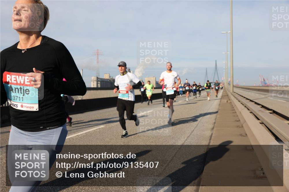 03.10.2025 - Köhlbrandbrückenlauf Lena Gebhardt http://msf.ph/oto/9135407 03.10.2025 09:53:32 Position 2 3711 meine-sportfotos.de