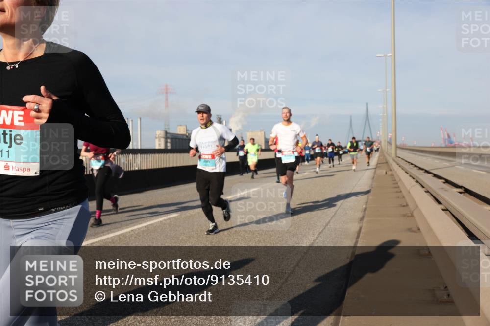 03.10.2025 - Köhlbrandbrückenlauf Lena Gebhardt http://msf.ph/oto/9135410 03.10.2025 09:53:32 Position 2 11 meine-sportfotos.de
