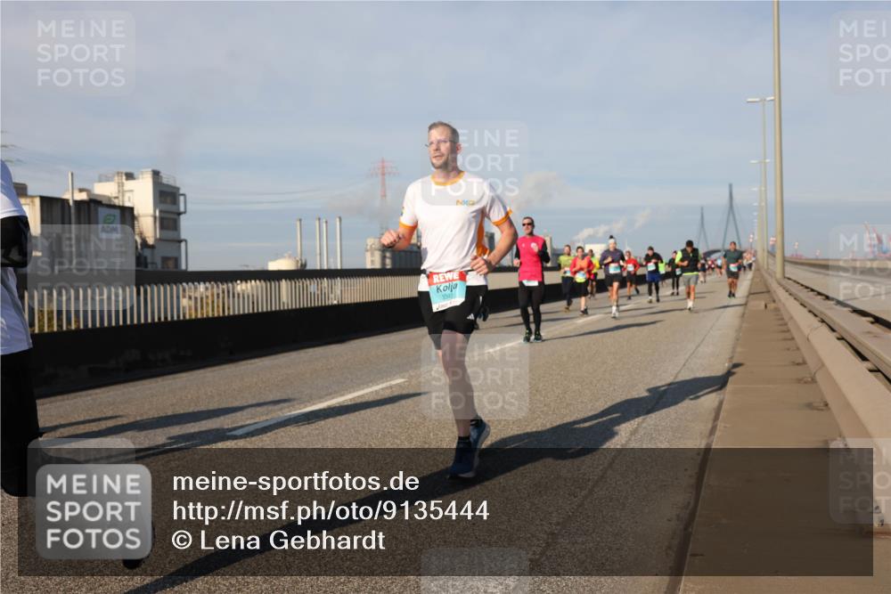 03.10.2025 - Köhlbrandbrückenlauf Lena Gebhardt http://msf.ph/oto/9135444 03.10.2025 09:53:33 Position 2 3345 meine-sportfotos.de