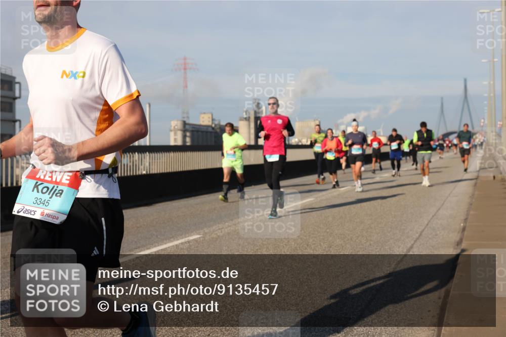 03.10.2025 - Köhlbrandbrückenlauf Lena Gebhardt http://msf.ph/oto/9135457 03.10.2025 09:53:34 Position 2 3345 meine-sportfotos.de
