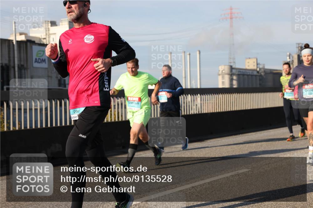 03.10.2025 - Köhlbrandbrückenlauf Lena Gebhardt http://msf.ph/oto/9135528 03.10.2025 09:53:36 Position 2  meine-sportfotos.de