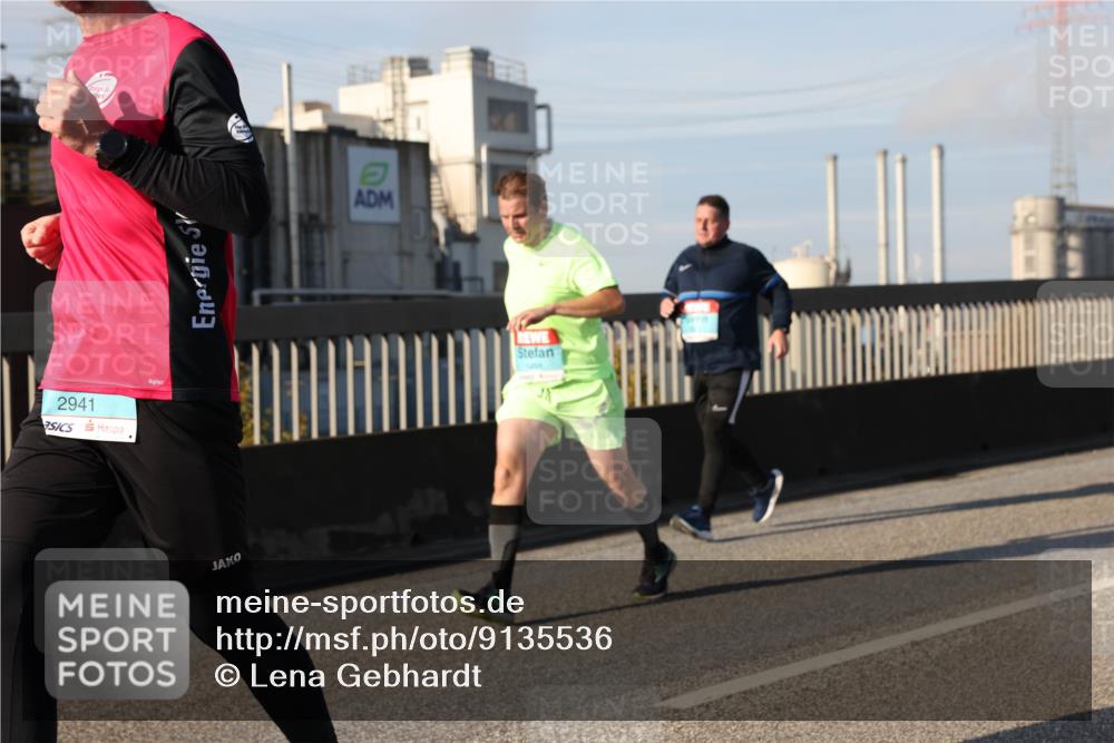 03.10.2025 - Köhlbrandbrückenlauf Lena Gebhardt http://msf.ph/oto/9135536 03.10.2025 09:53:36 Position 2 2941 meine-sportfotos.de