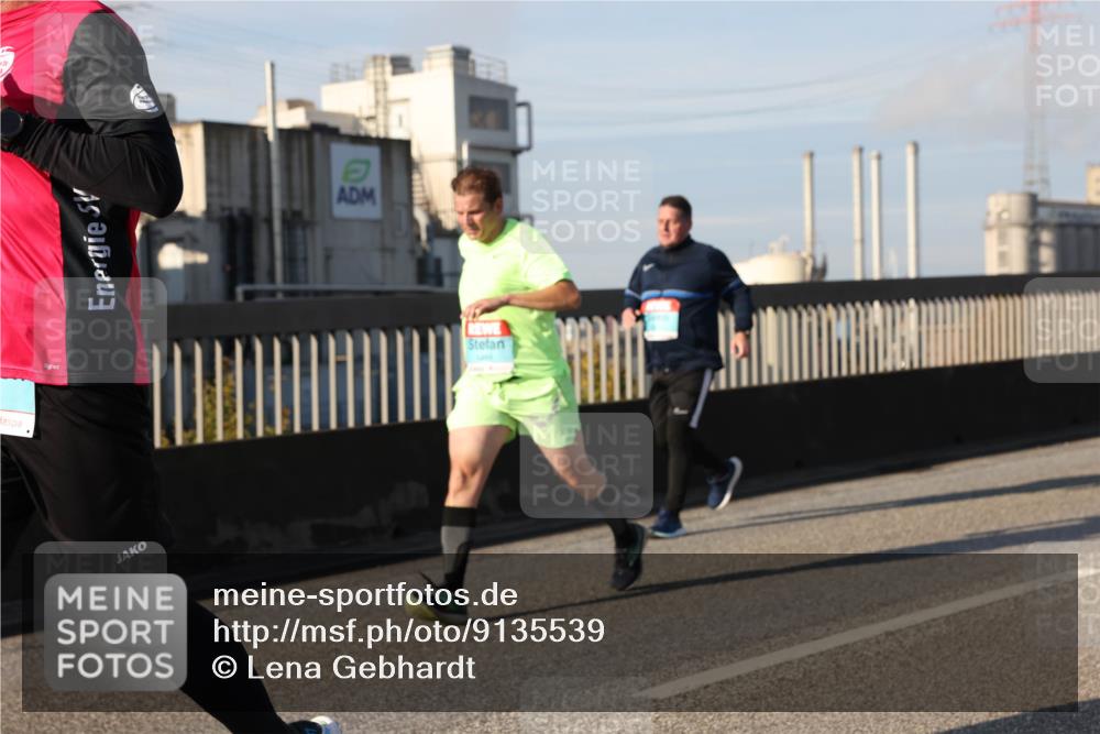 03.10.2025 - Köhlbrandbrückenlauf Lena Gebhardt http://msf.ph/oto/9135539 03.10.2025 09:53:36 Position 2  meine-sportfotos.de