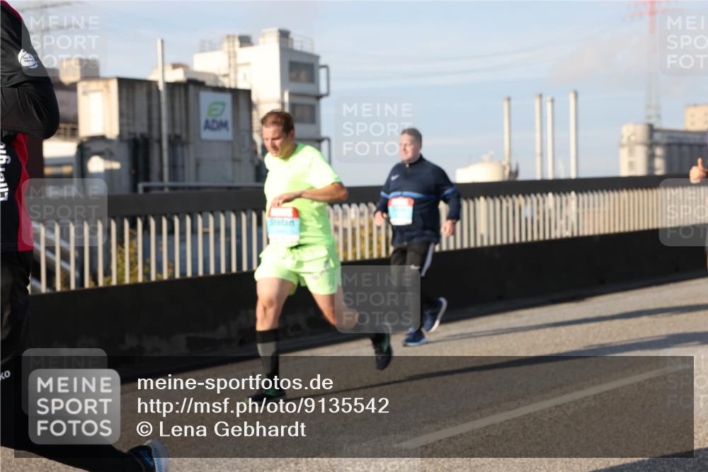 03.10.2025 - Köhlbrandbrückenlauf Lena Gebhardt http://msf.ph/oto/9135542 03.10.2025 09:53:36 Position 2  meine-sportfotos.de