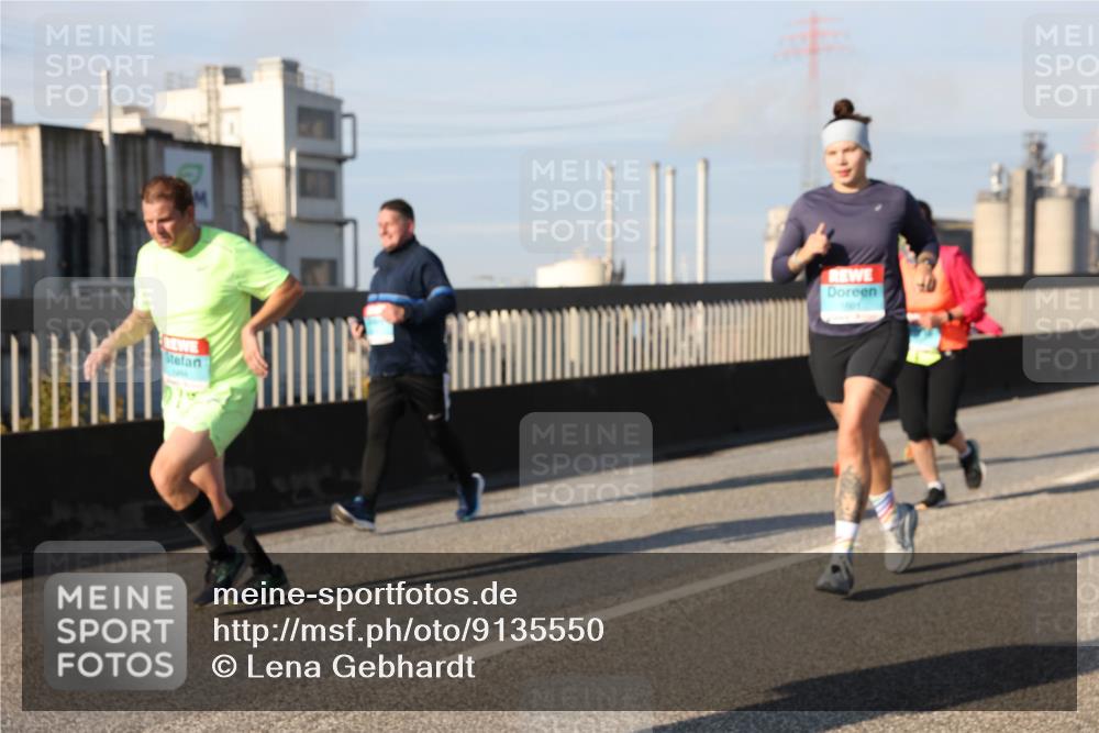 03.10.2025 - Köhlbrandbrückenlauf Lena Gebhardt http://msf.ph/oto/9135550 03.10.2025 09:53:36 Position 2  meine-sportfotos.de