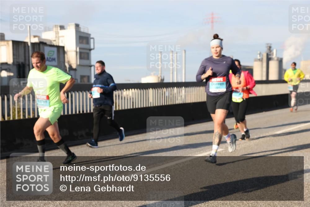 03.10.2025 - Köhlbrandbrückenlauf Lena Gebhardt http://msf.ph/oto/9135556 03.10.2025 09:53:36 Position 2  meine-sportfotos.de