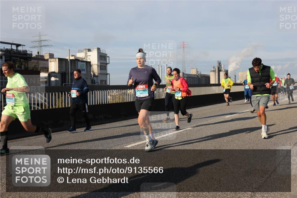 03.10.2025 - Köhlbrandbrückenlauf Lena Gebhardt http://msf.ph/oto/9135566 03.10.2025 09:53:37 Position 2 1259, 1801 meine-sportfotos.de