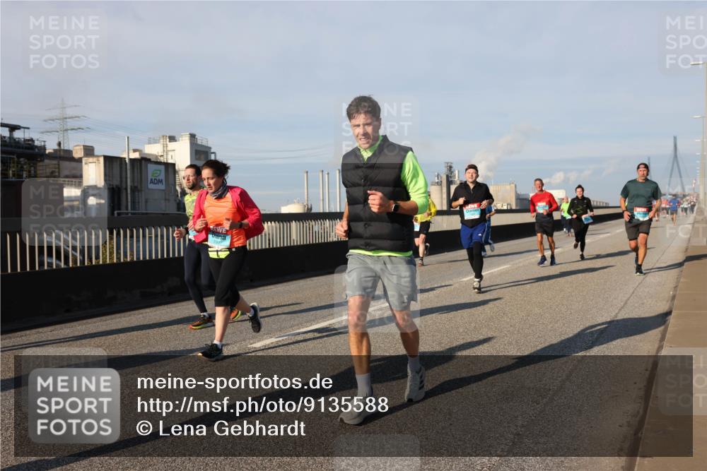 03.10.2025 - Köhlbrandbrückenlauf Lena Gebhardt http://msf.ph/oto/9135588 03.10.2025 09:53:38 Position 2  meine-sportfotos.de