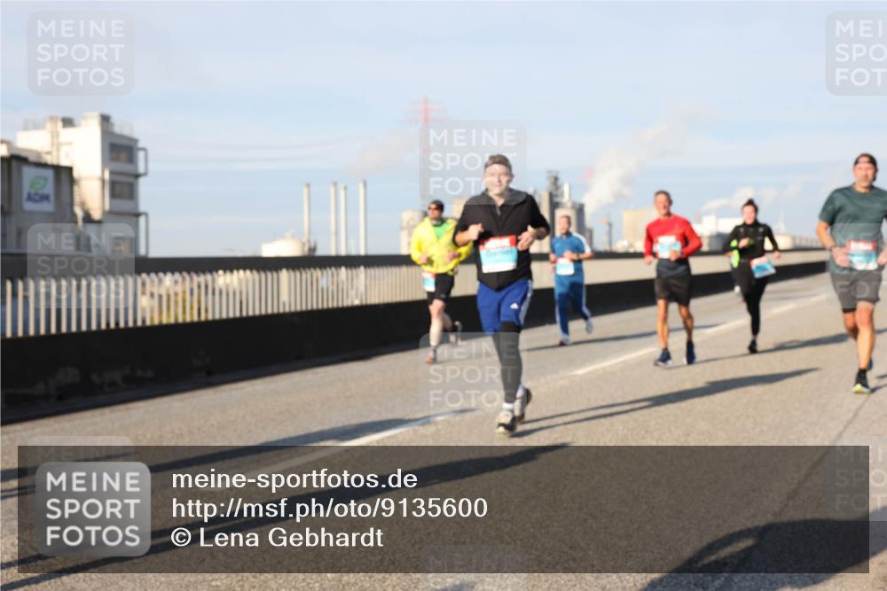 03.10.2025 - Köhlbrandbrückenlauf Lena Gebhardt http://msf.ph/oto/9135600 03.10.2025 09:53:39 Position 2  meine-sportfotos.de