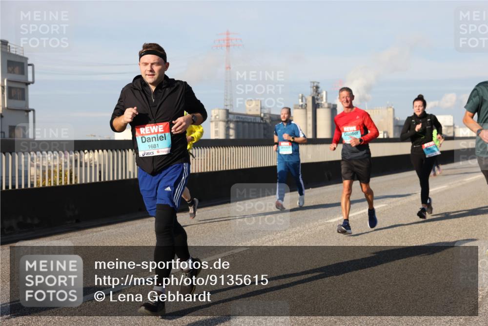 03.10.2025 - Köhlbrandbrückenlauf Lena Gebhardt http://msf.ph/oto/9135615 03.10.2025 09:53:39 Position 2 1681 meine-sportfotos.de