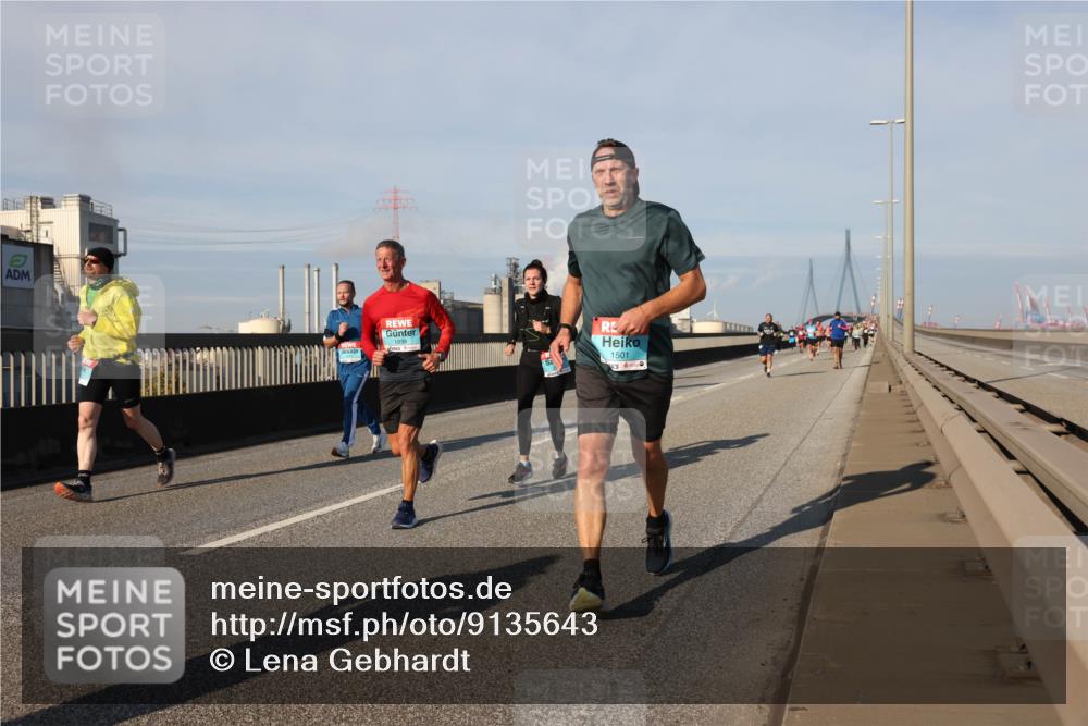 03.10.2025 - Köhlbrandbrückenlauf Lena Gebhardt http://msf.ph/oto/9135643 03.10.2025 09:53:40 Position 2 1038, 1501 meine-sportfotos.de