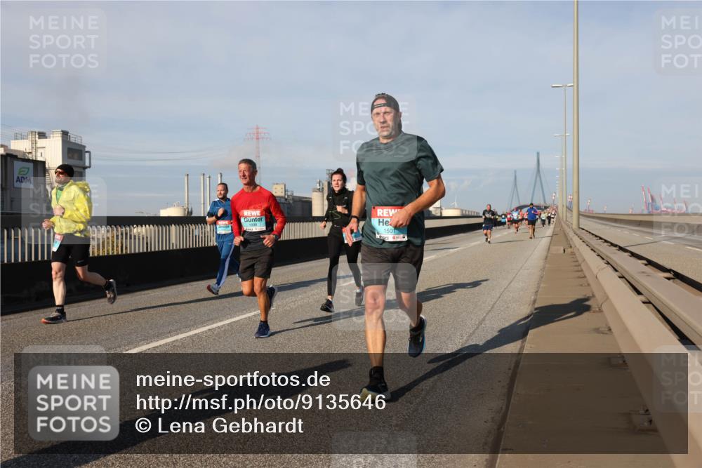 03.10.2025 - Köhlbrandbrückenlauf Lena Gebhardt http://msf.ph/oto/9135646 03.10.2025 09:53:40 Position 2 1038, 1501 meine-sportfotos.de