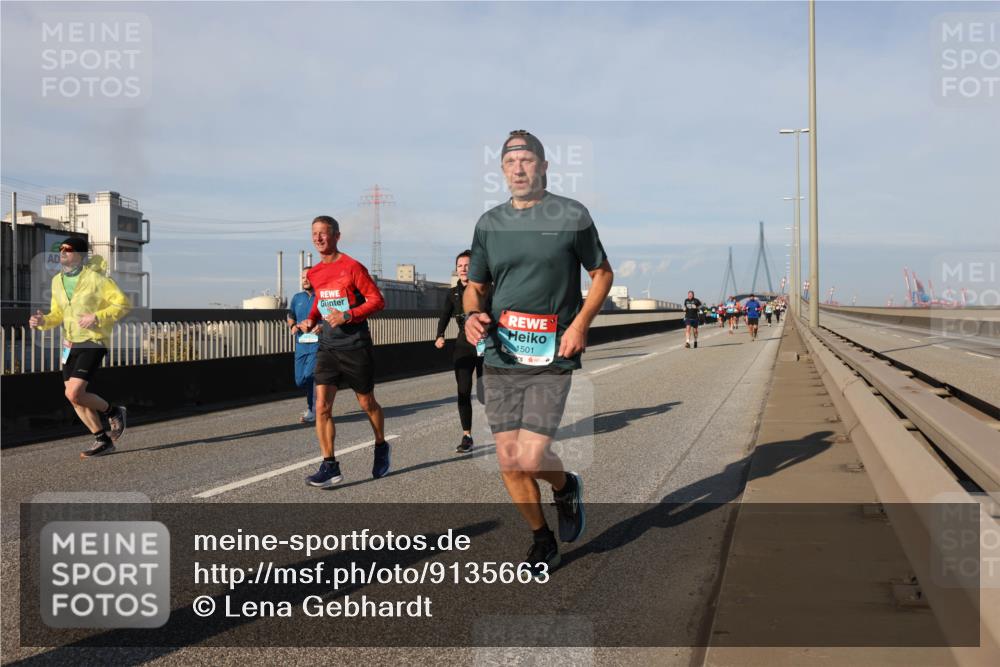 03.10.2025 - Köhlbrandbrückenlauf Lena Gebhardt http://msf.ph/oto/9135663 03.10.2025 09:53:41 Position 2 1501 meine-sportfotos.de