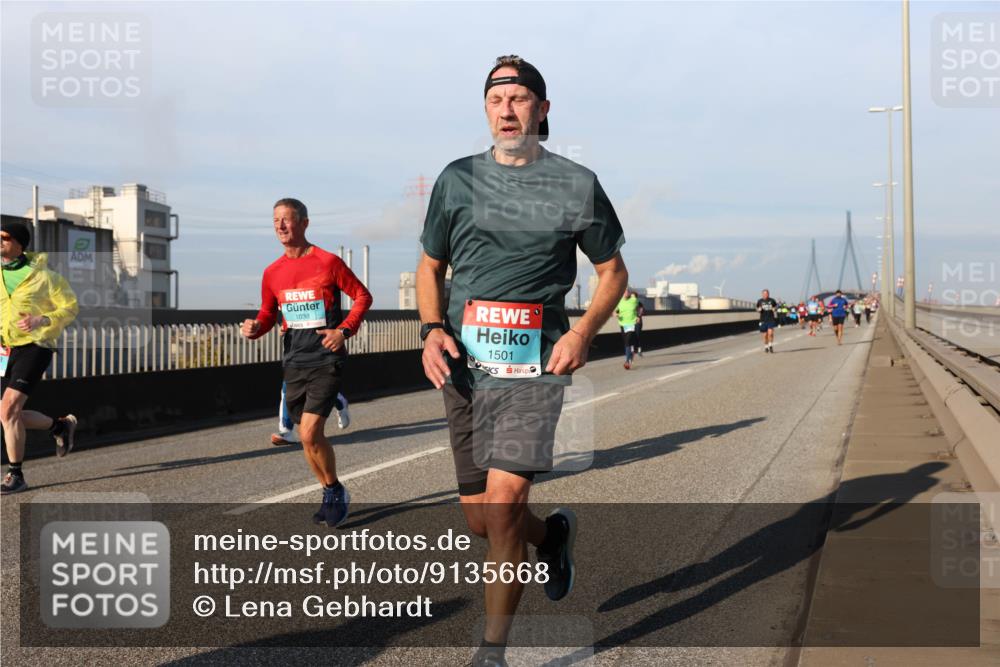 03.10.2025 - Köhlbrandbrückenlauf Lena Gebhardt http://msf.ph/oto/9135668 03.10.2025 09:53:41 Position 2 1038, 1501 meine-sportfotos.de