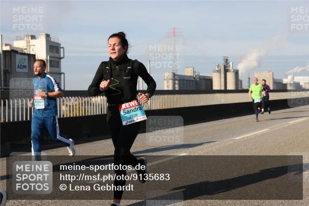 03.10.2025 - Köhlbrandbrückenlauf Lena Gebhardt http://msf.ph/oto/9135683 03.10.2025 09:53:42 Position 2 2939 meine-sportfotos.de