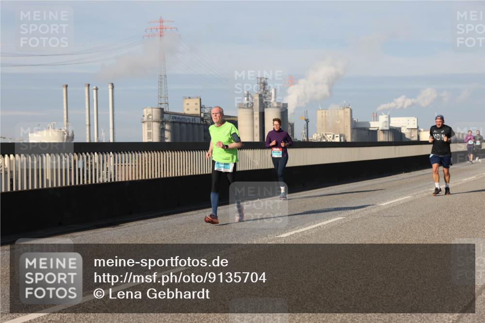 03.10.2025 - Köhlbrandbrückenlauf Lena Gebhardt http://msf.ph/oto/9135704 03.10.2025 09:53:43 Position 2  meine-sportfotos.de