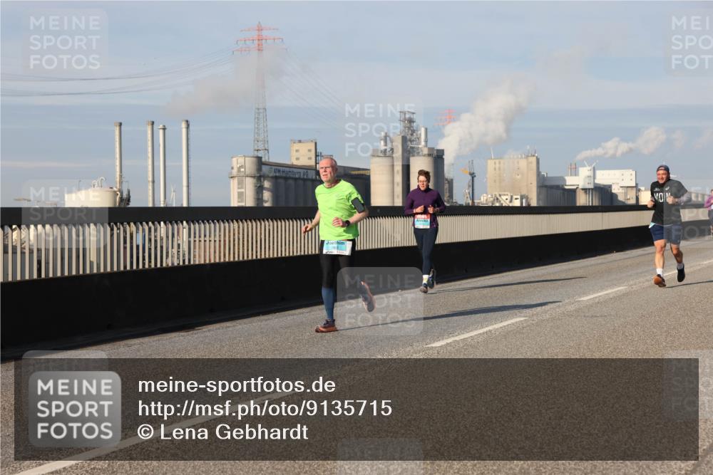 03.10.2025 - Köhlbrandbrückenlauf Lena Gebhardt http://msf.ph/oto/9135715 03.10.2025 09:53:43 Position 2 1802 meine-sportfotos.de