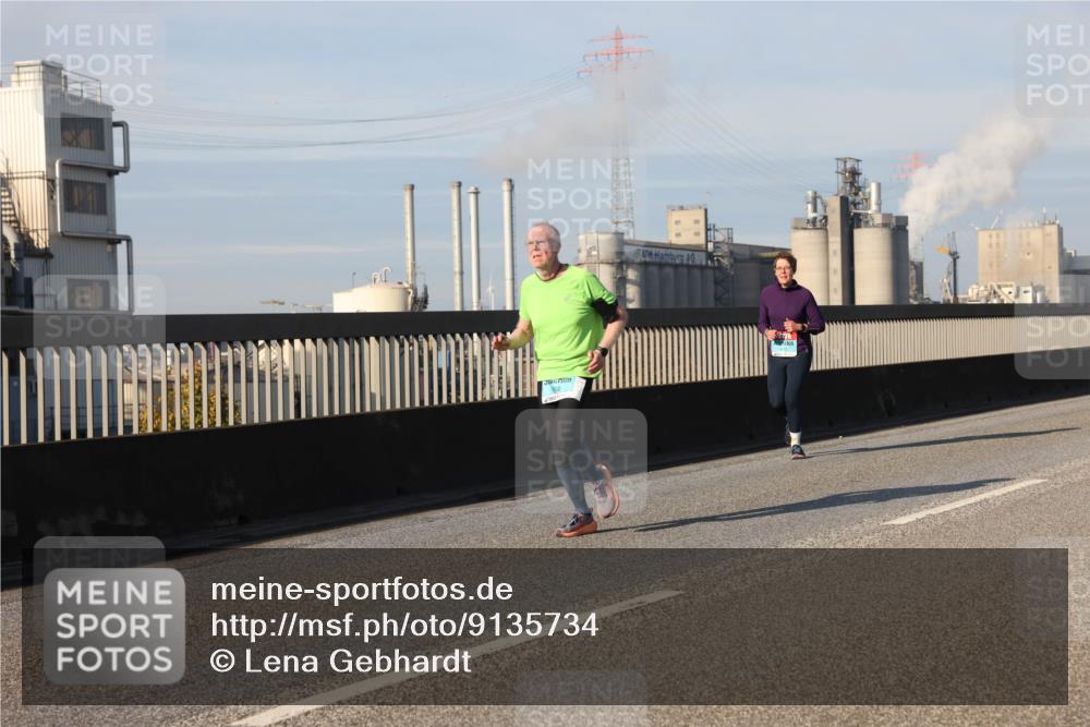 03.10.2025 - Köhlbrandbrückenlauf Lena Gebhardt http://msf.ph/oto/9135734 03.10.2025 09:53:44 Position 2  meine-sportfotos.de