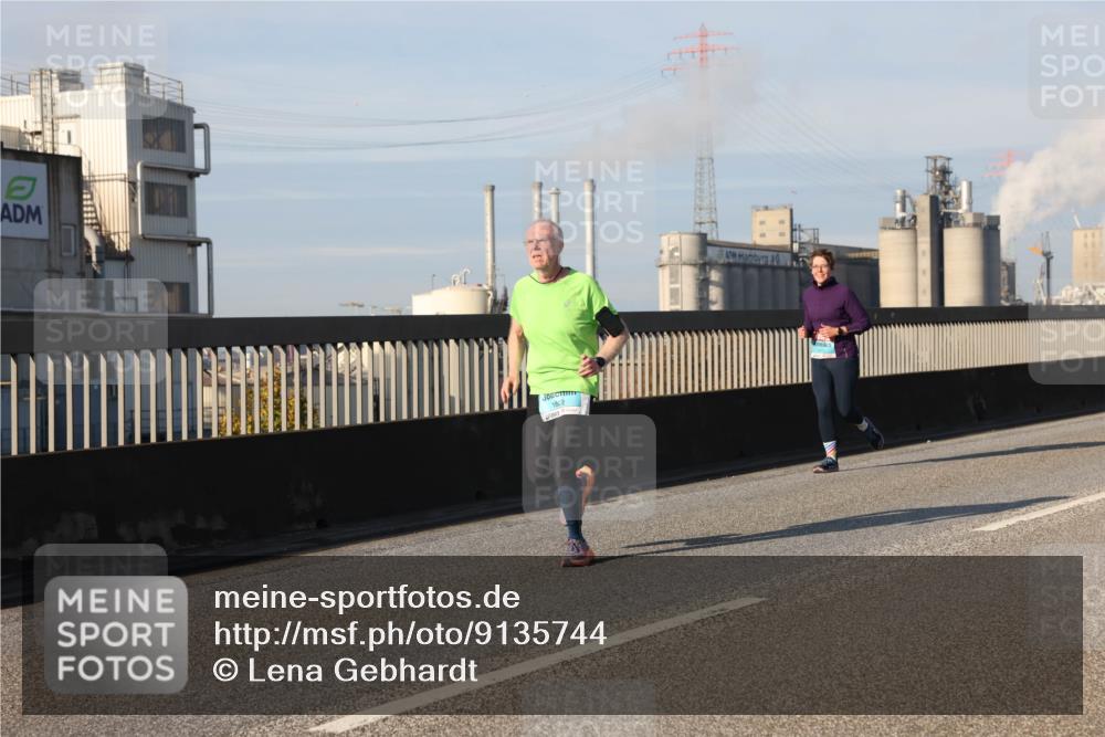 03.10.2025 - Köhlbrandbrückenlauf Lena Gebhardt http://msf.ph/oto/9135744 03.10.2025 09:53:45 Position 2 1802 meine-sportfotos.de