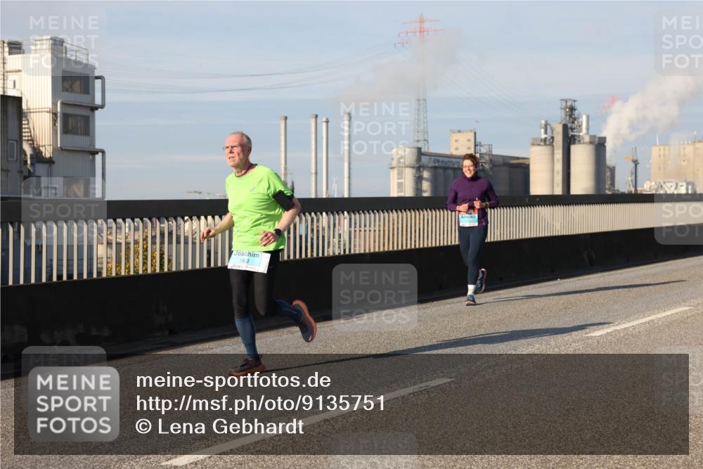 03.10.2025 - Köhlbrandbrückenlauf Lena Gebhardt http://msf.ph/oto/9135751 03.10.2025 09:53:45 Position 2 121 meine-sportfotos.de
