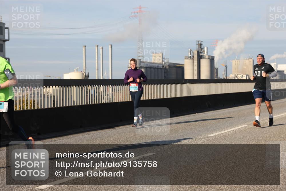 03.10.2025 - Köhlbrandbrückenlauf Lena Gebhardt http://msf.ph/oto/9135758 03.10.2025 09:53:45 Position 2  meine-sportfotos.de