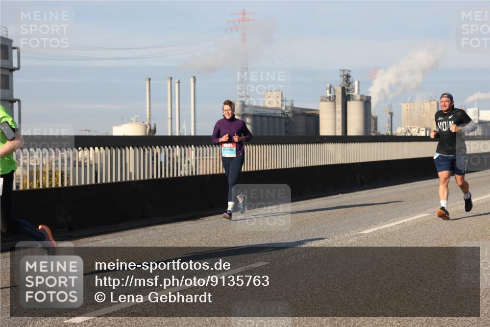 03.10.2025 - Köhlbrandbrückenlauf Lena Gebhardt http://msf.ph/oto/9135763 03.10.2025 09:53:46 Position 2  meine-sportfotos.de