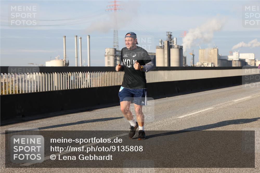 03.10.2025 - Köhlbrandbrückenlauf Lena Gebhardt http://msf.ph/oto/9135808 03.10.2025 09:53:47 Position 2  meine-sportfotos.de