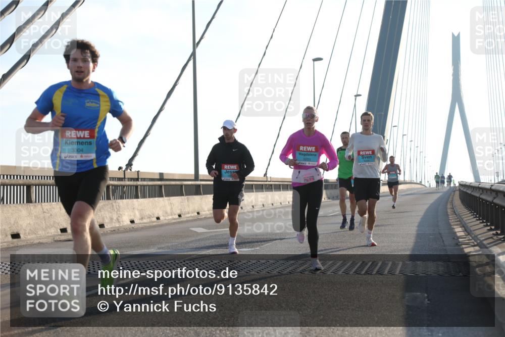 03.10.2025 - Köhlbrandbrückenlauf Yannick Fuchs http://msf.ph/oto/9135842 03.10.2025 08:19:23 Position 2 3304, 3203 meine-sportfotos.de