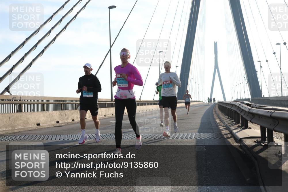 03.10.2025 - Köhlbrandbrückenlauf Yannick Fuchs http://msf.ph/oto/9135860 03.10.2025 08:19:24 Position 2 1062, 24, 3203 meine-sportfotos.de