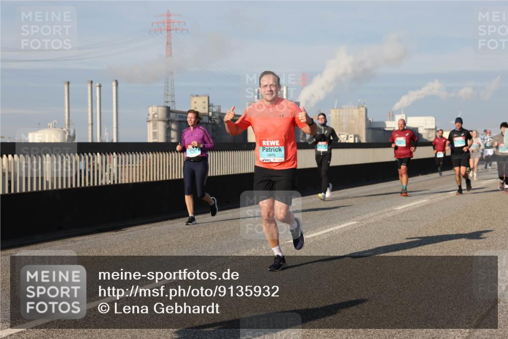 03.10.2025 - Köhlbrandbrückenlauf Lena Gebhardt http://msf.ph/oto/9135932 03.10.2025 09:53:55 Position 2 1973 meine-sportfotos.de