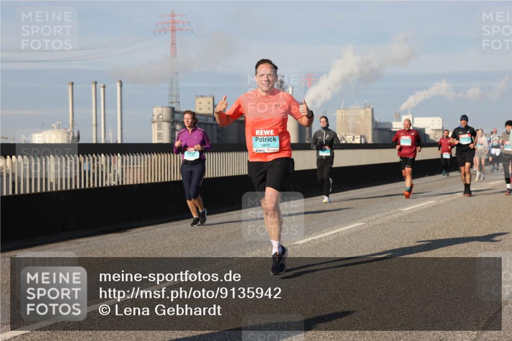 03.10.2025 - Köhlbrandbrückenlauf Lena Gebhardt http://msf.ph/oto/9135942 03.10.2025 09:53:55 Position 2 1973 meine-sportfotos.de