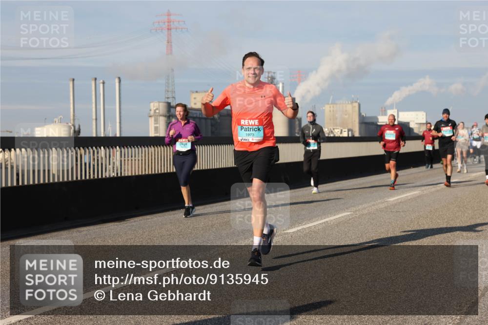 03.10.2025 - Köhlbrandbrückenlauf Lena Gebhardt http://msf.ph/oto/9135945 03.10.2025 09:53:55 Position 2 1973 meine-sportfotos.de