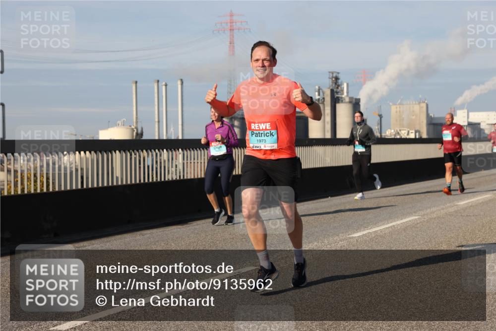03.10.2025 - Köhlbrandbrückenlauf Lena Gebhardt http://msf.ph/oto/9135962 03.10.2025 09:53:55 Position 2 1973 meine-sportfotos.de
