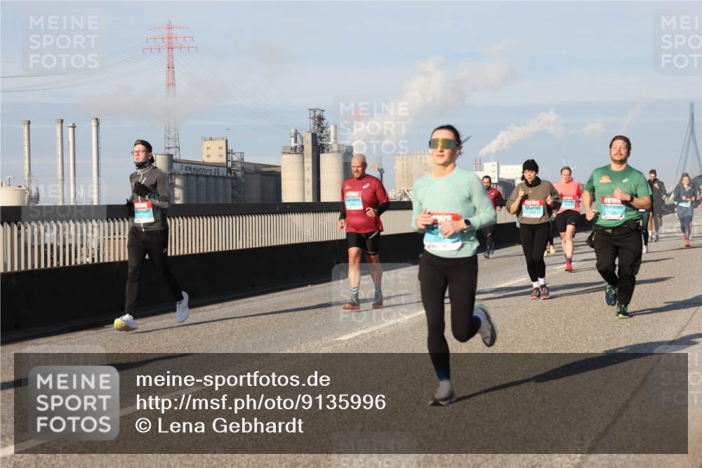03.10.2025 - Köhlbrandbrückenlauf Lena Gebhardt http://msf.ph/oto/9135996 03.10.2025 09:53:58 Position 2  meine-sportfotos.de