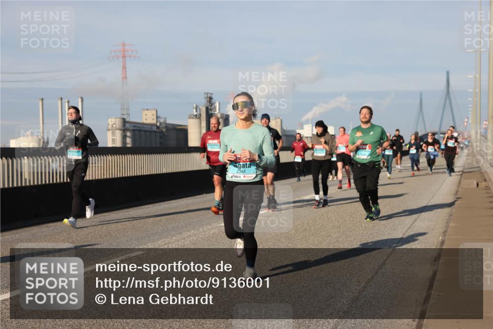 03.10.2025 - Köhlbrandbrückenlauf Lena Gebhardt http://msf.ph/oto/9136001 03.10.2025 09:53:58 Position 2 2381 meine-sportfotos.de