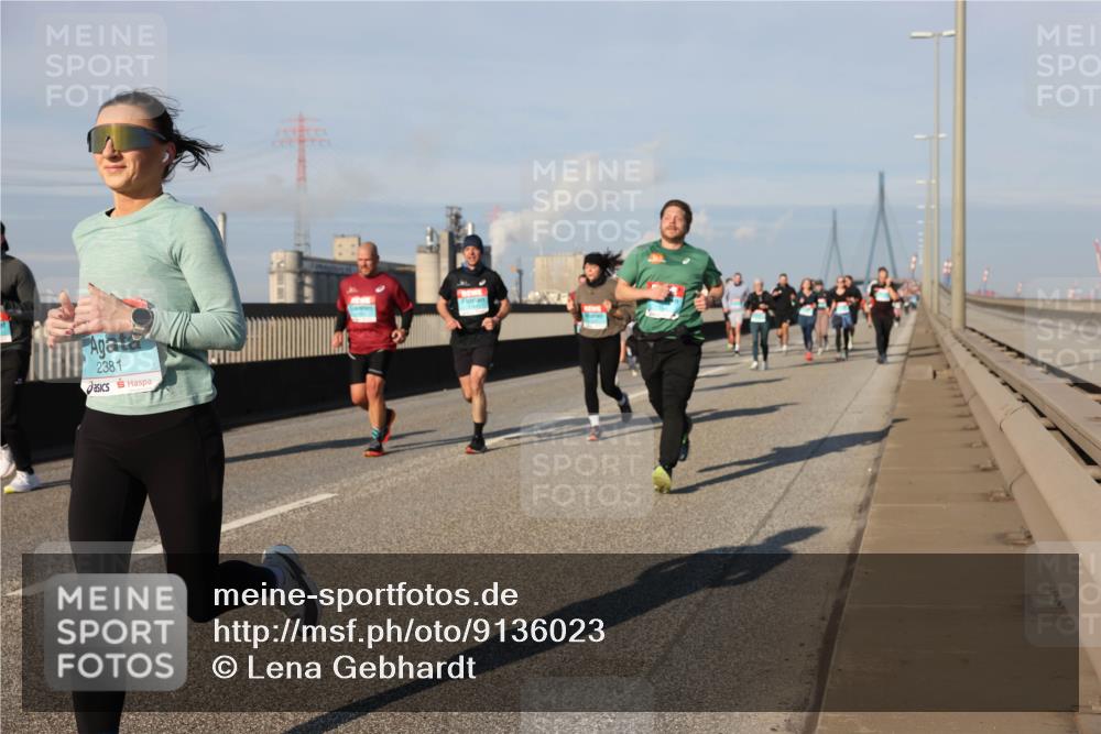 03.10.2025 - Köhlbrandbrückenlauf Lena Gebhardt http://msf.ph/oto/9136023 03.10.2025 09:53:59 Position 2 2381 meine-sportfotos.de