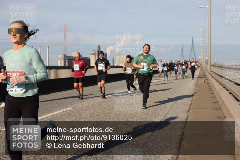 03.10.2025 - Köhlbrandbrückenlauf Lena Gebhardt http://msf.ph/oto/9136025 03.10.2025 09:53:59 Position 2 201 meine-sportfotos.de