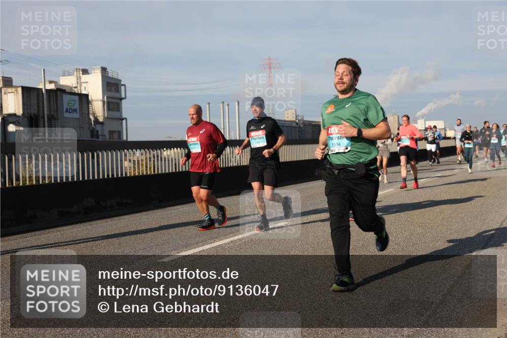 03.10.2025 - Köhlbrandbrückenlauf Lena Gebhardt http://msf.ph/oto/9136047 03.10.2025 09:54:00 Position 2 1181, 1534 meine-sportfotos.de