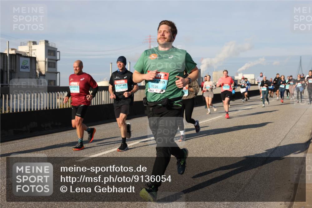 03.10.2025 - Köhlbrandbrückenlauf Lena Gebhardt http://msf.ph/oto/9136054 03.10.2025 09:54:00 Position 2 1191, 1181, 1534 meine-sportfotos.de