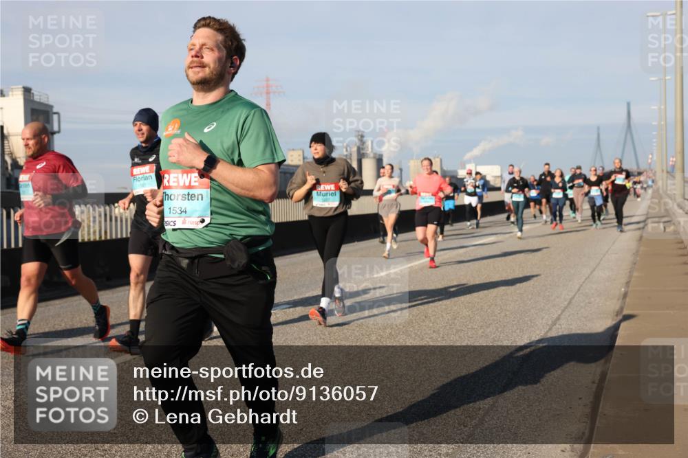 03.10.2025 - Köhlbrandbrückenlauf Lena Gebhardt http://msf.ph/oto/9136057 03.10.2025 09:54:01 Position 2 1161, 1534 meine-sportfotos.de