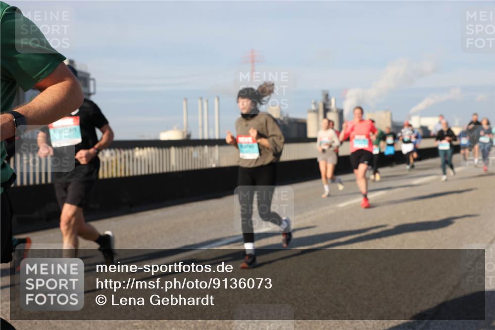 03.10.2025 - Köhlbrandbrückenlauf Lena Gebhardt http://msf.ph/oto/9136073 03.10.2025 09:54:01 Position 2  meine-sportfotos.de