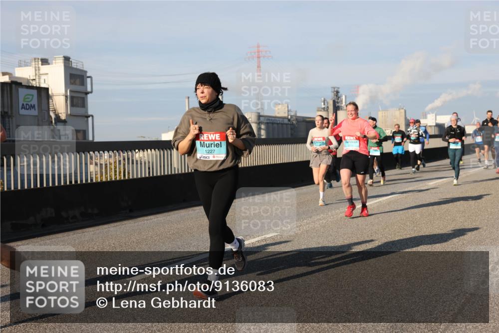 03.10.2025 - Köhlbrandbrückenlauf Lena Gebhardt http://msf.ph/oto/9136083 03.10.2025 09:54:01 Position 2 1227 meine-sportfotos.de