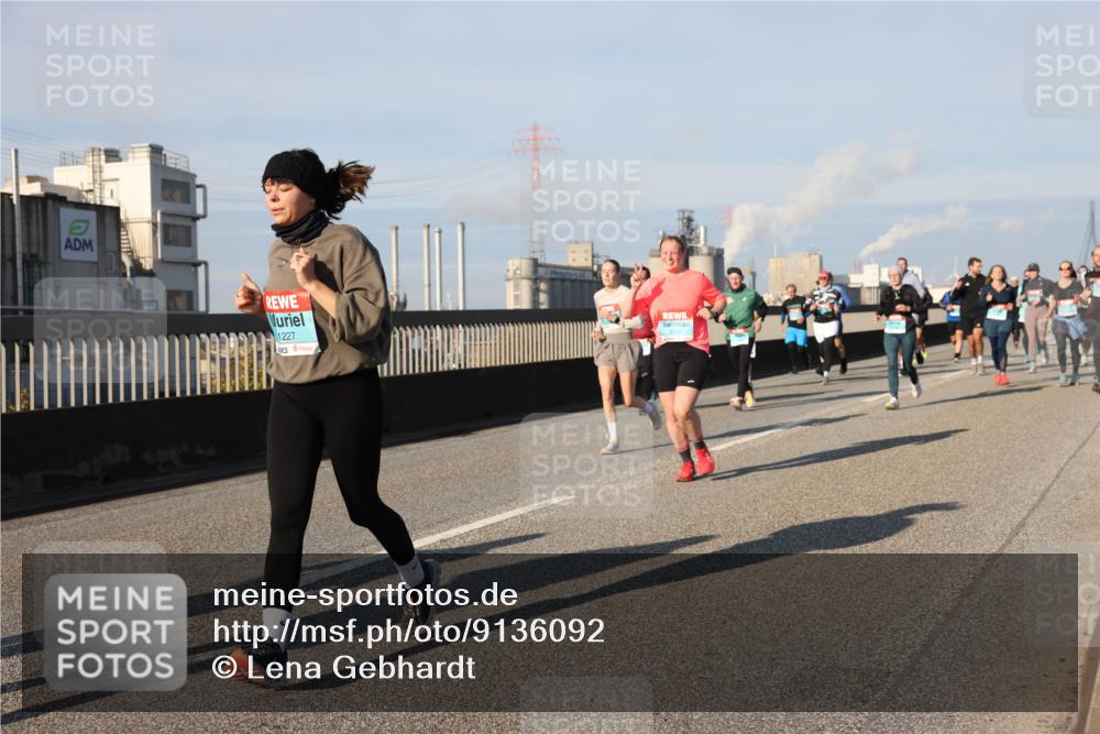 03.10.2025 - Köhlbrandbrückenlauf Lena Gebhardt http://msf.ph/oto/9136092 03.10.2025 09:54:02 Position 2 1227 meine-sportfotos.de