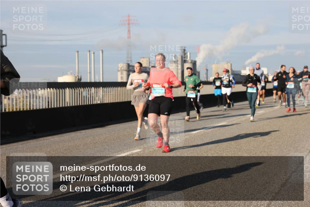 03.10.2025 - Köhlbrandbrückenlauf Lena Gebhardt http://msf.ph/oto/9136097 03.10.2025 09:54:02 Position 2  meine-sportfotos.de