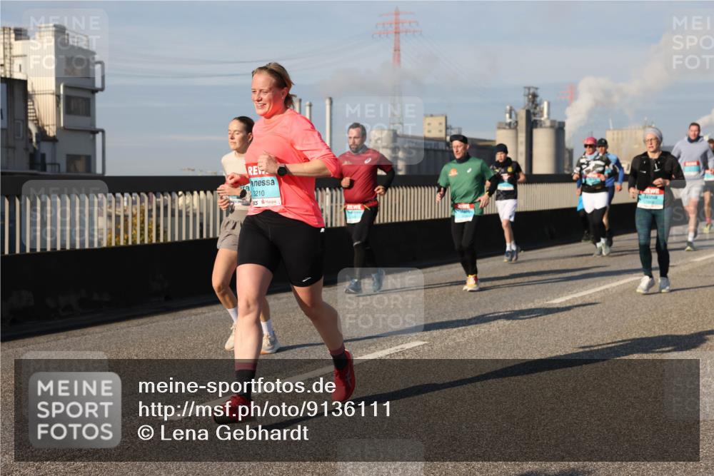 03.10.2025 - Köhlbrandbrückenlauf Lena Gebhardt http://msf.ph/oto/9136111 03.10.2025 09:54:03 Position 2 3210, 3 meine-sportfotos.de