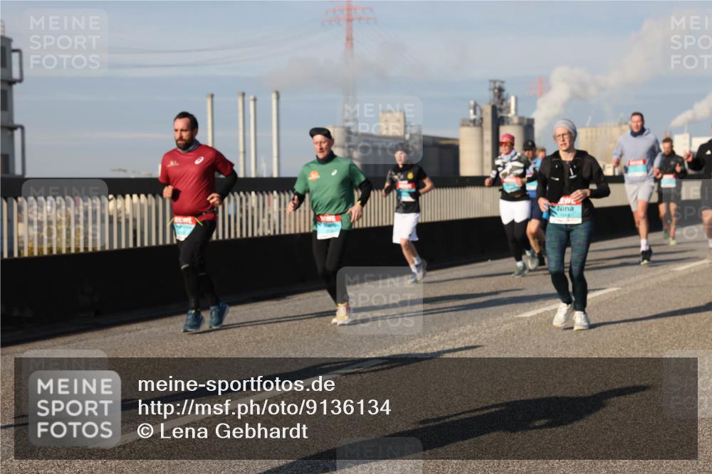 03.10.2025 - Köhlbrandbrückenlauf Lena Gebhardt http://msf.ph/oto/9136134 03.10.2025 09:54:04 Position 2  meine-sportfotos.de