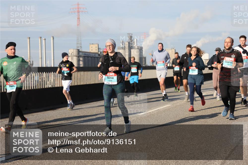03.10.2025 - Köhlbrandbrückenlauf Lena Gebhardt http://msf.ph/oto/9136151 03.10.2025 09:54:04 Position 2 3238, 1844, 1327, 1018, 1921 meine-sportfotos.de